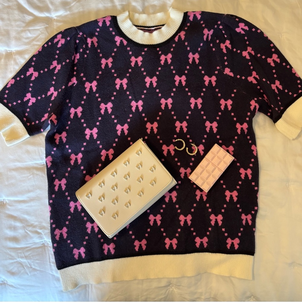 Bow Sweater - Picture 2 of 3